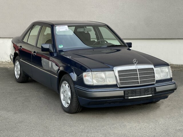 MERCEDES-BENZ E 200