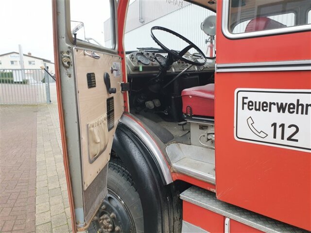 DAIMLER-BENZ -