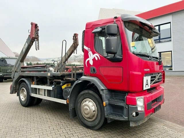 VOLVO (S) F