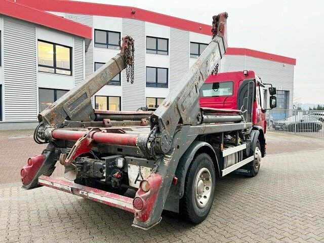 VOLVO (S) F