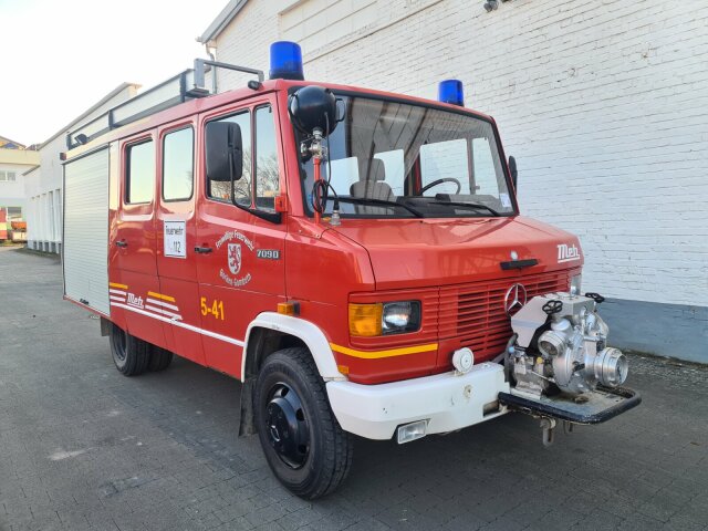 Mercedes-Benz709 D 4x2 Doka, LF 8