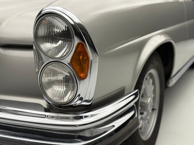Mercedes-Benz 280