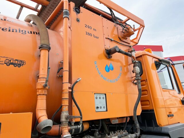 MAN F2000