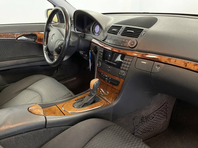 Mercedes-Benz E 240
