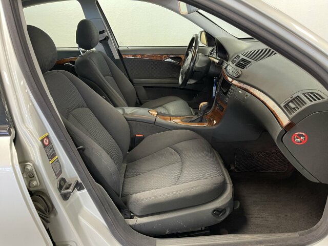 Mercedes-Benz E 240