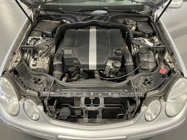 Mercedes-Benz E 240