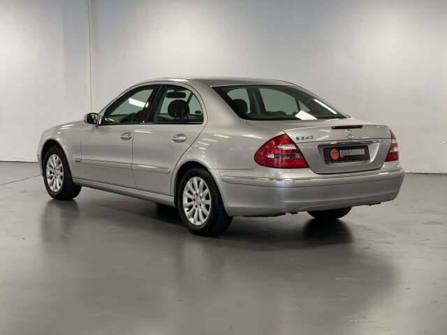 Mercedes-Benz E 240