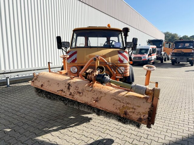 Unimog U