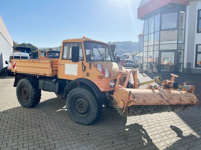 Unimog U