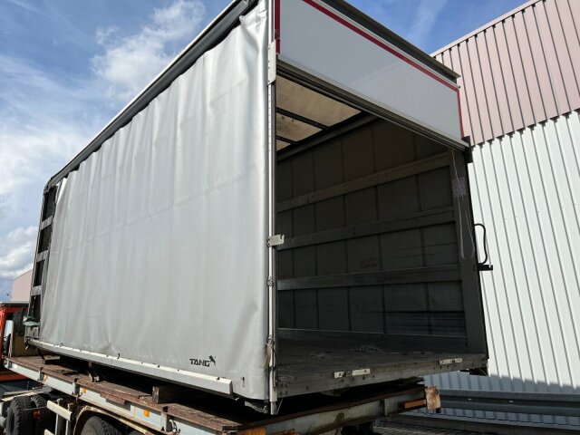 TangPritschenaufbau, Curtainsider, Edscha, BRANDSCHADEN!