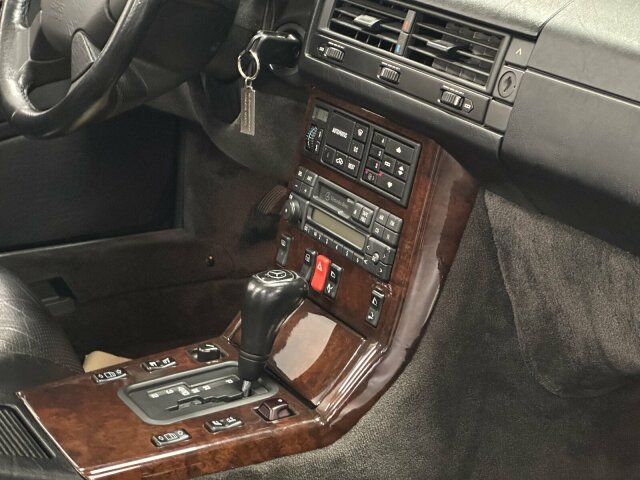 MERCEDES-BENZ SL 320