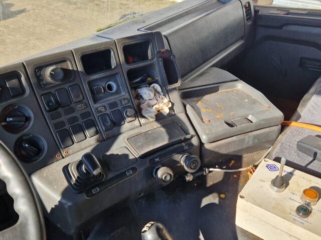 Scania 93H