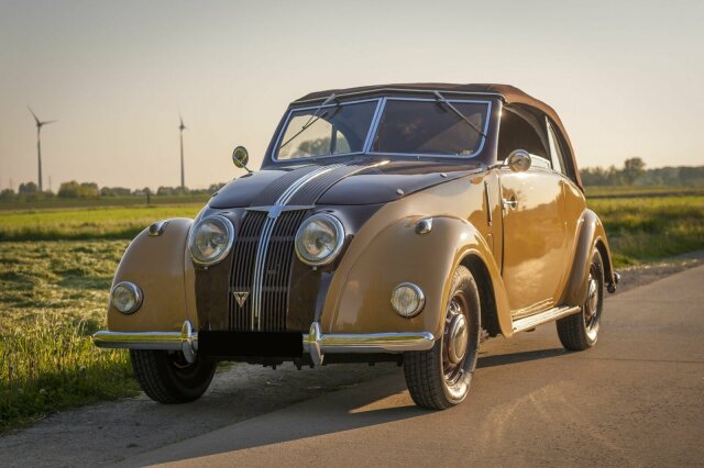 AdlerADLER 2.5L Type 10 Cabriolet von Karmann