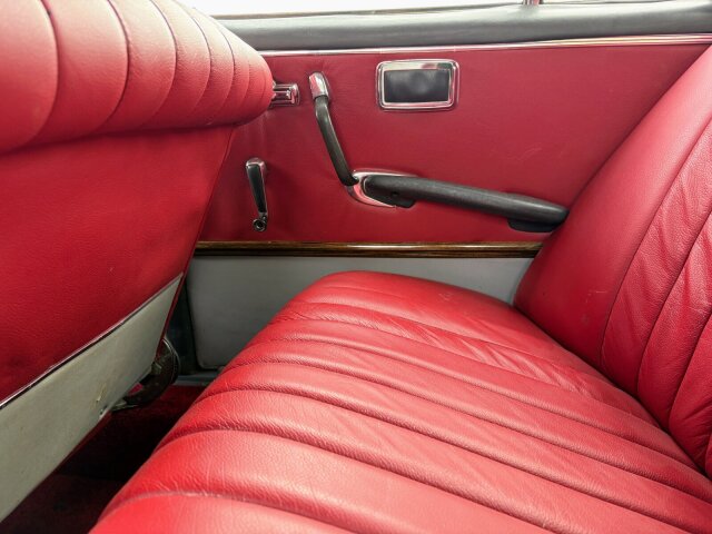 Mercedes-Benz 220