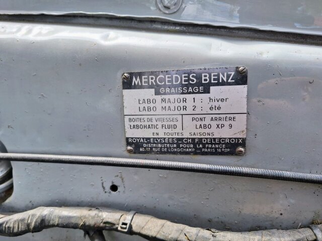 Mercedes-Benz 220