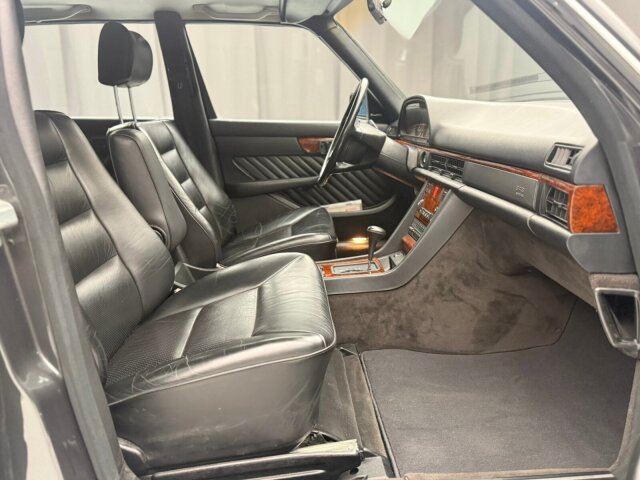 Mercedes-Benz 560