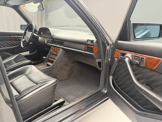 Mercedes-Benz 560