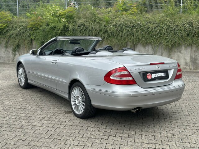MERCEDES-BENZ 200