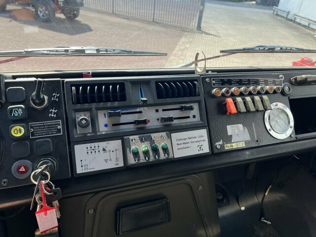 Unimog U