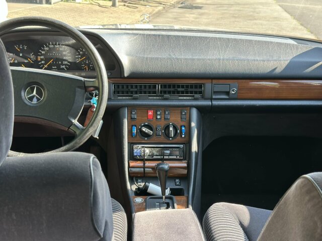 Mercedes-Benz 300