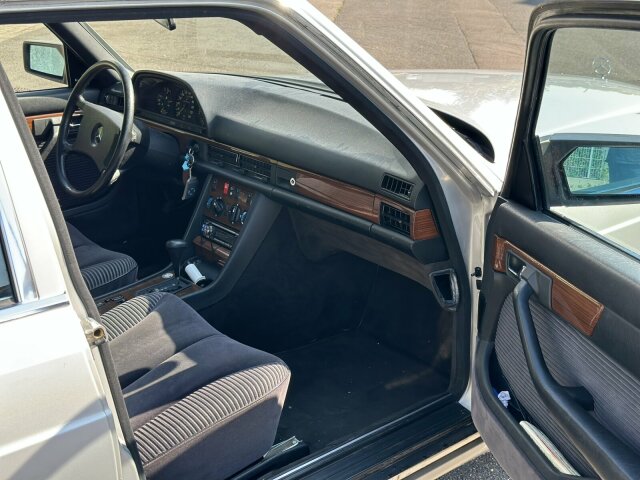 Mercedes-Benz 300
