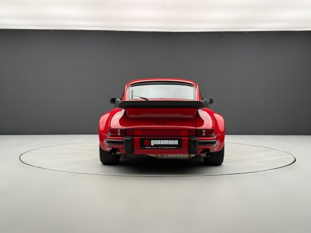 Porsche 930