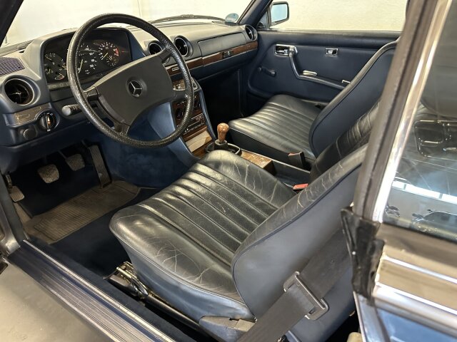 Mercedes-Benz 230