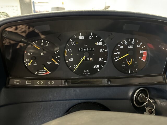 Mercedes-Benz 230