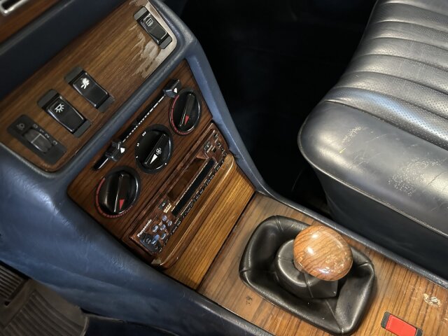 Mercedes-Benz 230