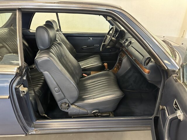 Mercedes-Benz 230