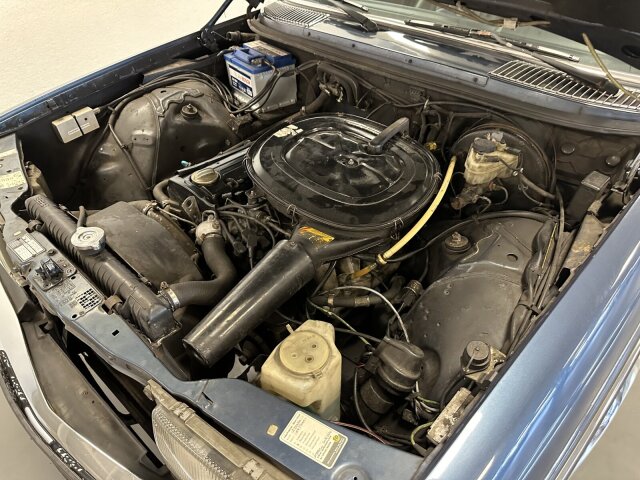 Mercedes-Benz 230