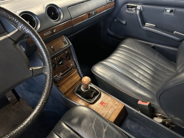 Mercedes-Benz 230