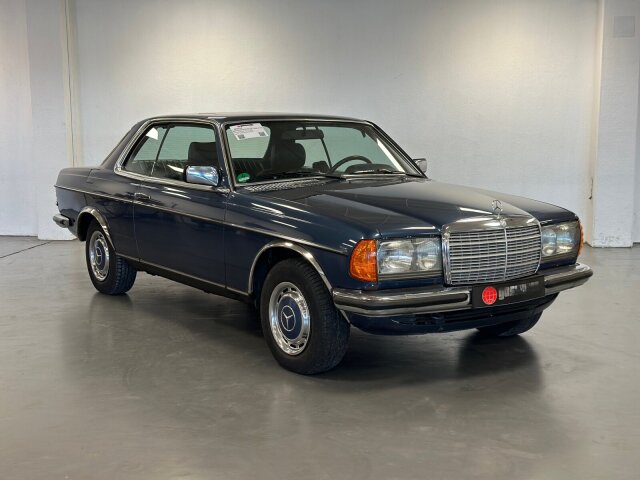 Mercedes-Benz 230