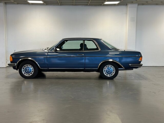 Mercedes-Benz 230
