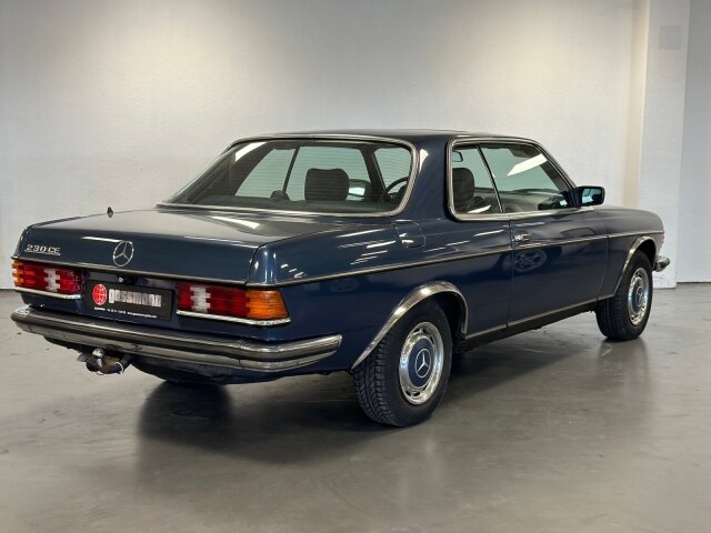 Mercedes-Benz 230