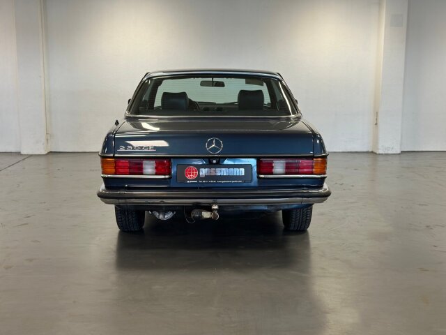 Mercedes-Benz 230