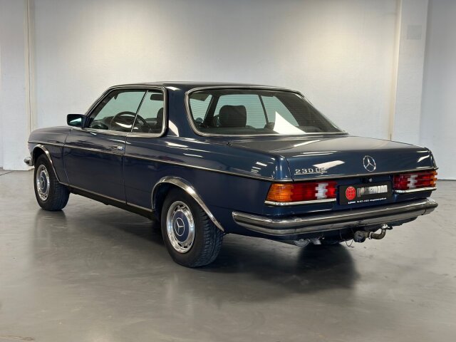 Mercedes-Benz 230