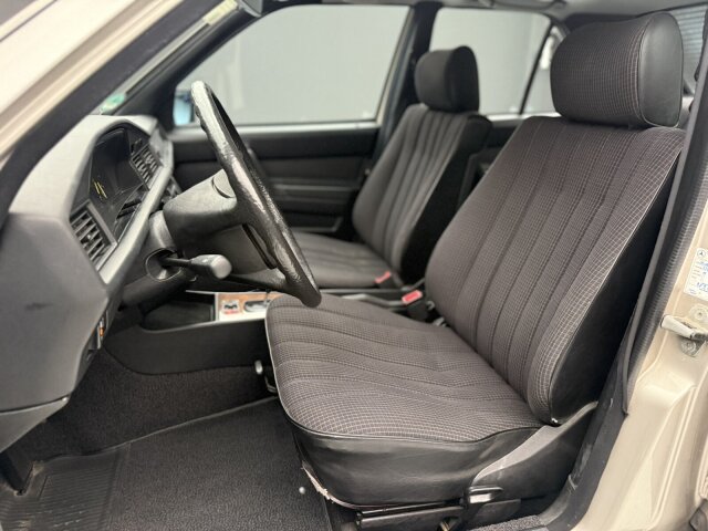 Mercedes-Benz 190 E