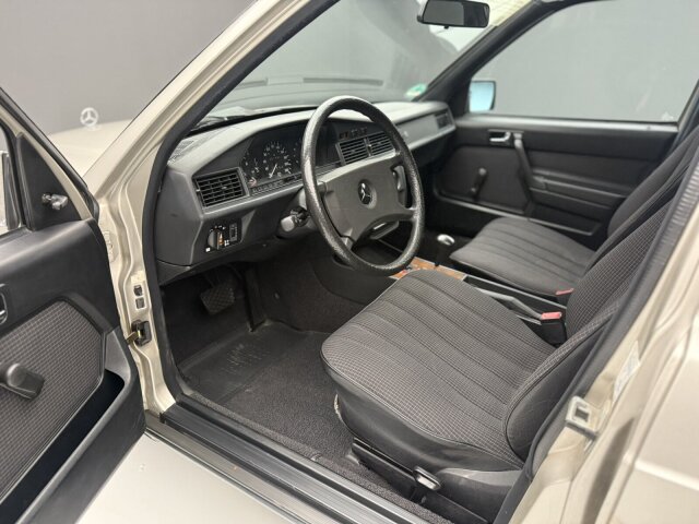 Mercedes-Benz 190 E