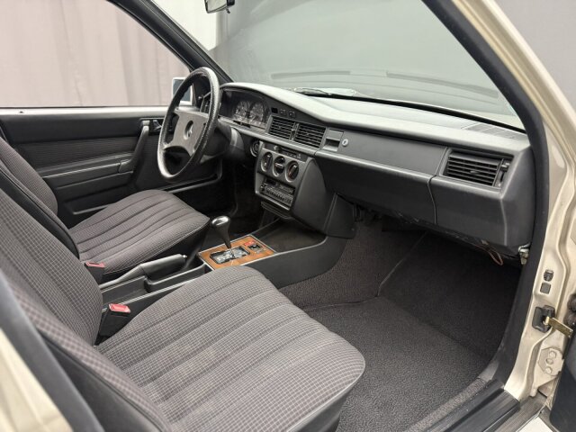 Mercedes-Benz 190 E