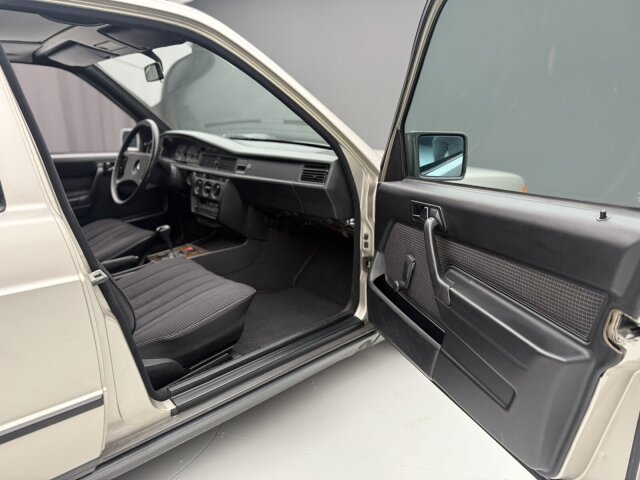 Mercedes-Benz 190 E