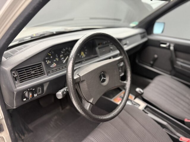 Mercedes-Benz 190 E