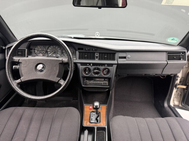 Mercedes-Benz 190 E