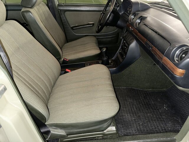 Mercedes-Benz 200