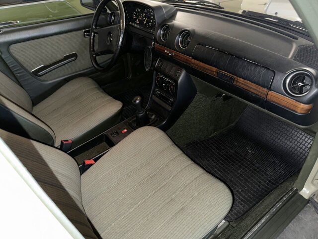 Mercedes-Benz 200