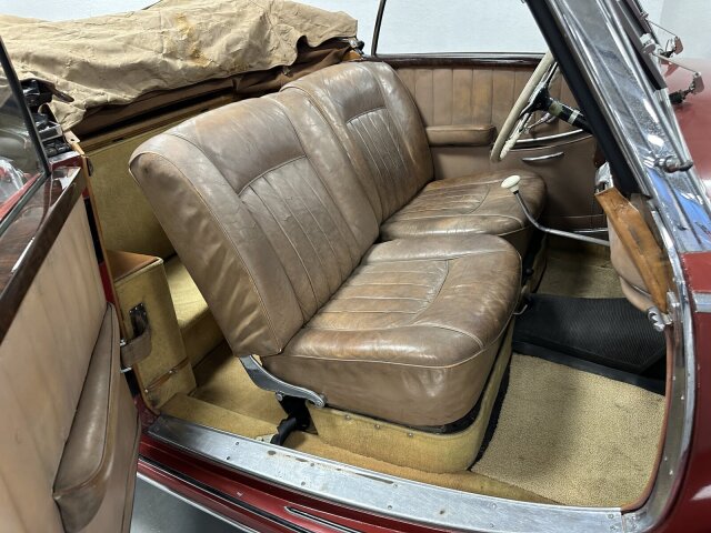 Mercedes-Benz 220