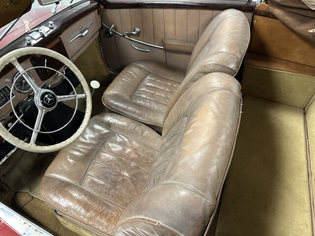 Mercedes-Benz 220