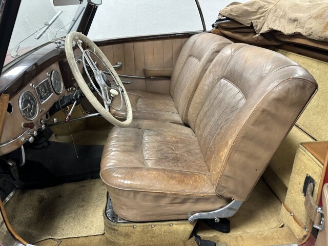 Mercedes-Benz 220
