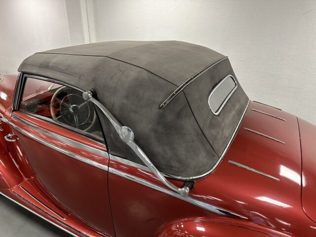 Mercedes-Benz 220