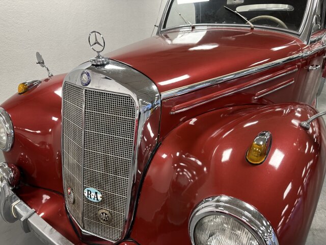 Mercedes-Benz 220